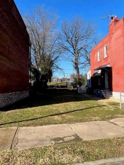 2927 California Avenue - Photo 1