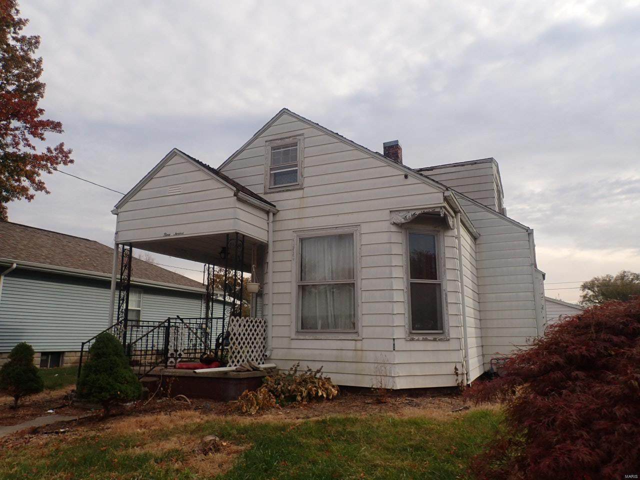 912 England Street - Photo 1