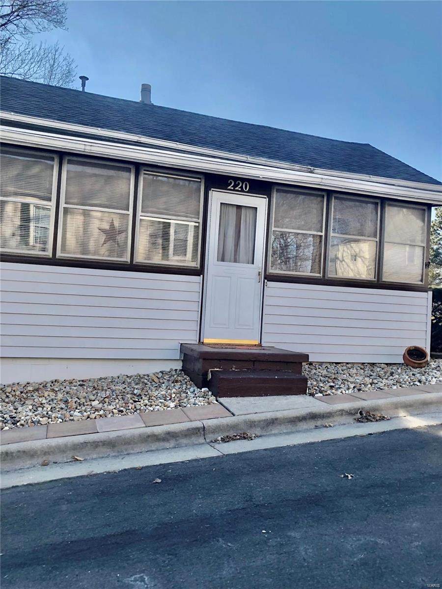 220 Summit Avenue - Photo 1