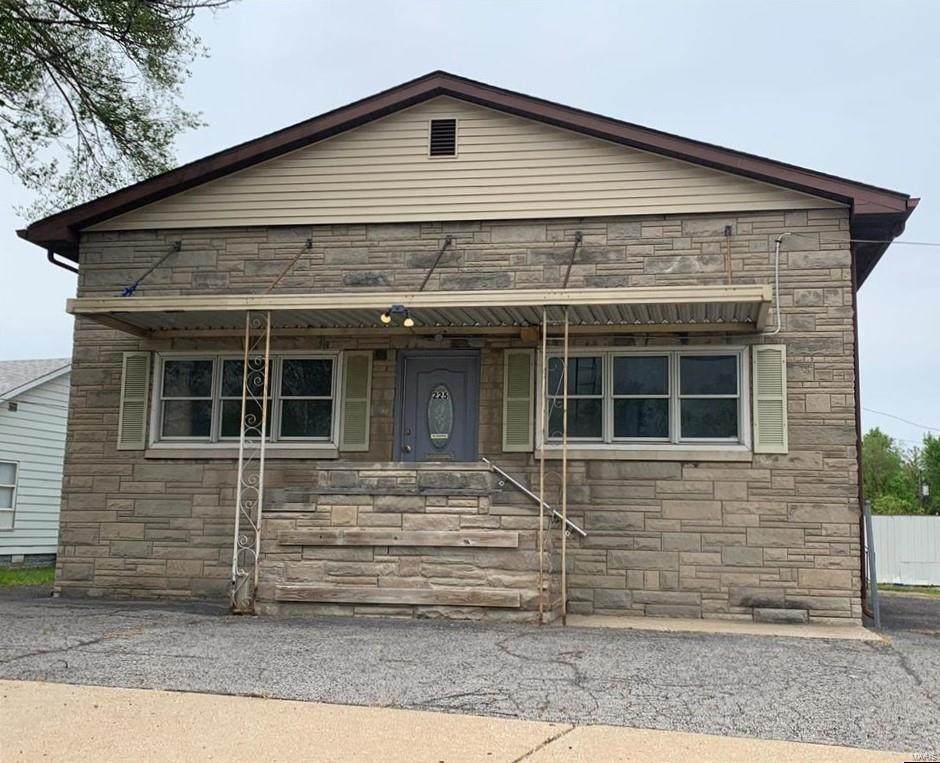 225 Macarthur - Photo 1