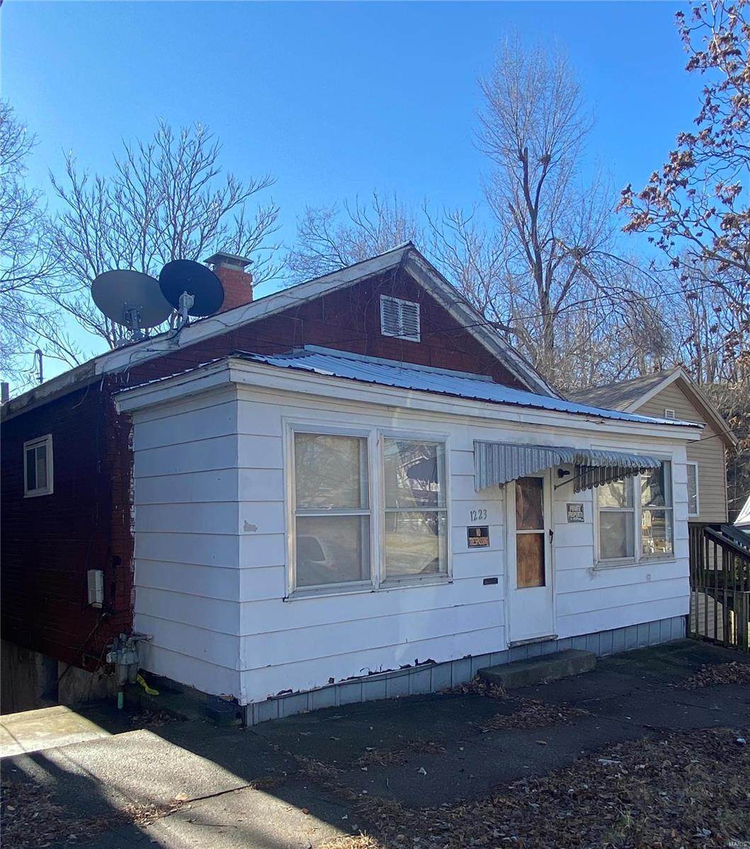 1223 Center Street - Photo 1