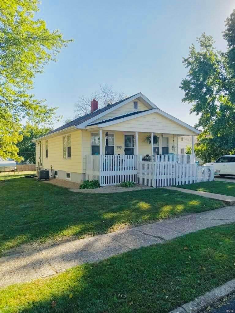 320 Pine Street - Photo 1