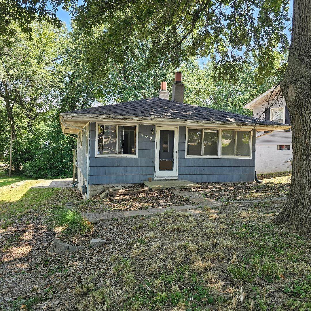 706 15th Street - Photo 1