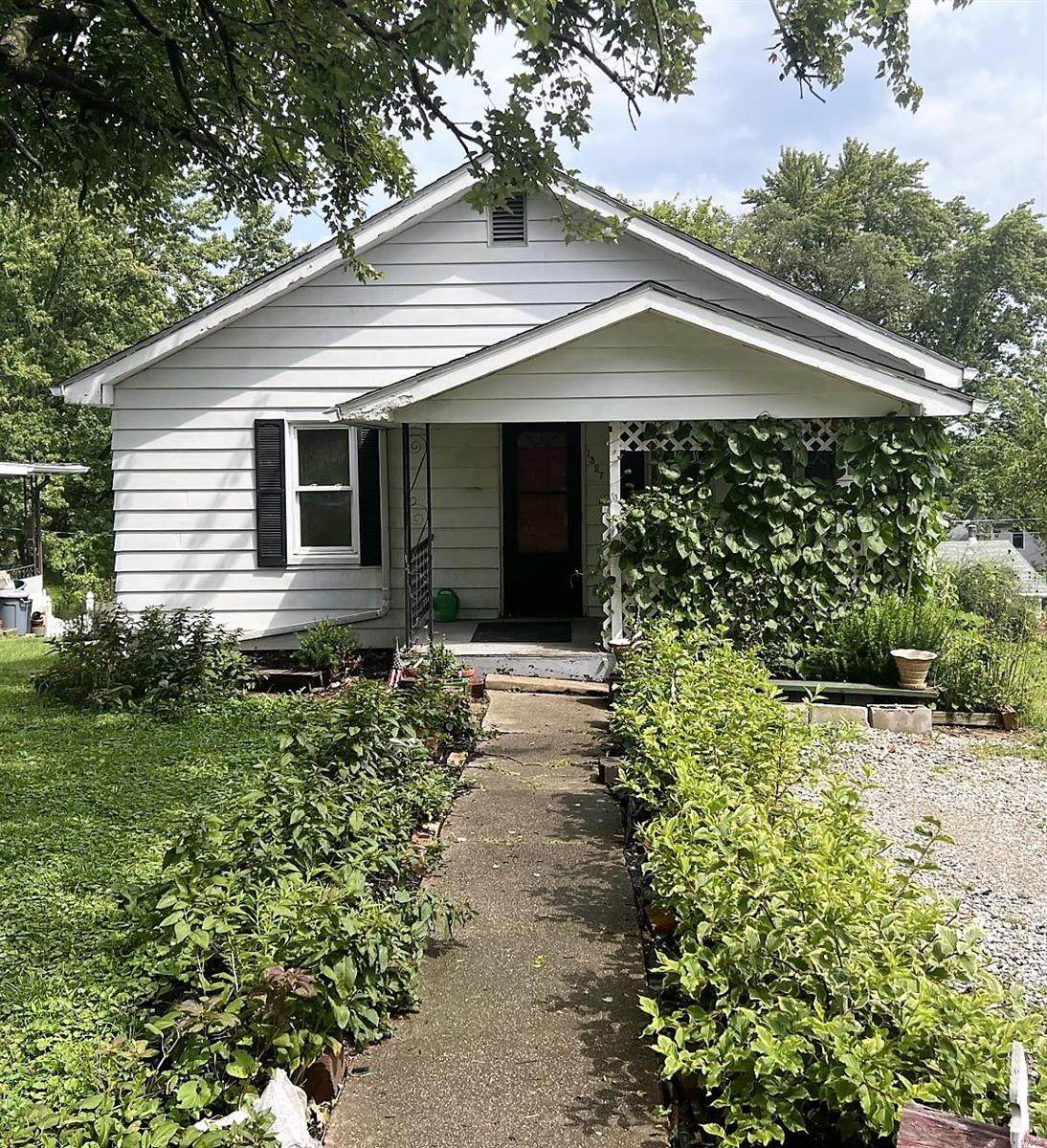 1327 Saint Clair St - Photo 1