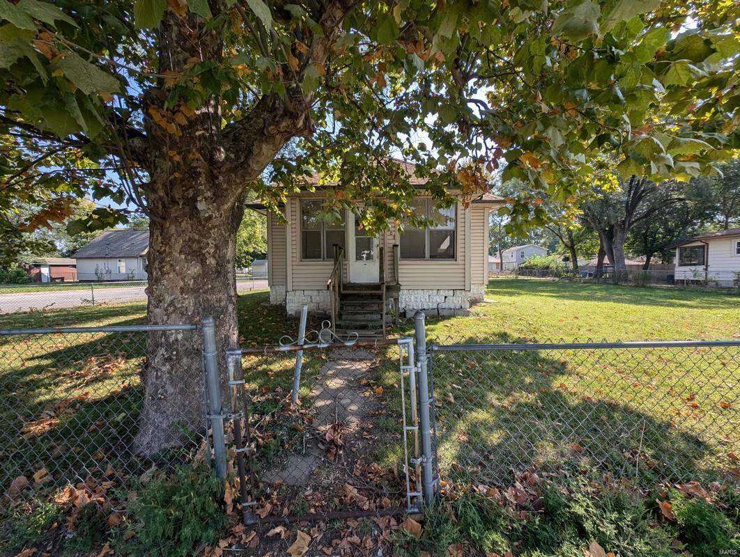 305 Goulding Street - Photo 1
