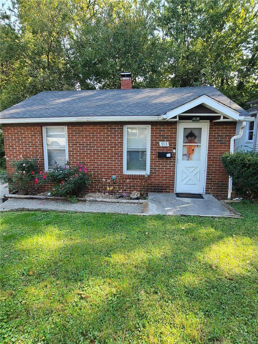 913 Vista Avenue - Photo 1
