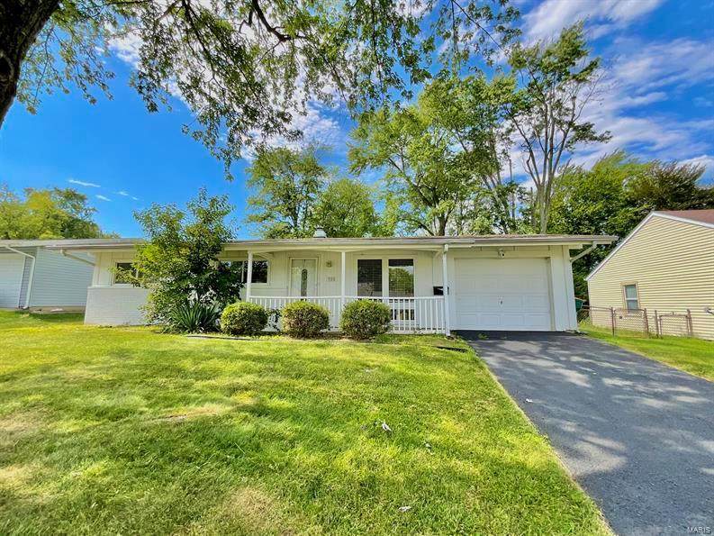 311 Amhurst Dr - Photo 1