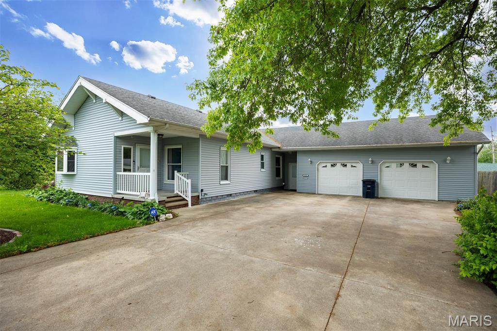 418 Maple Street - Photo 1