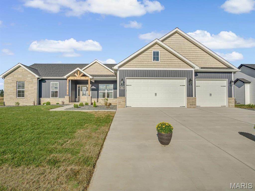 484 Hayden Drive - Photo 1