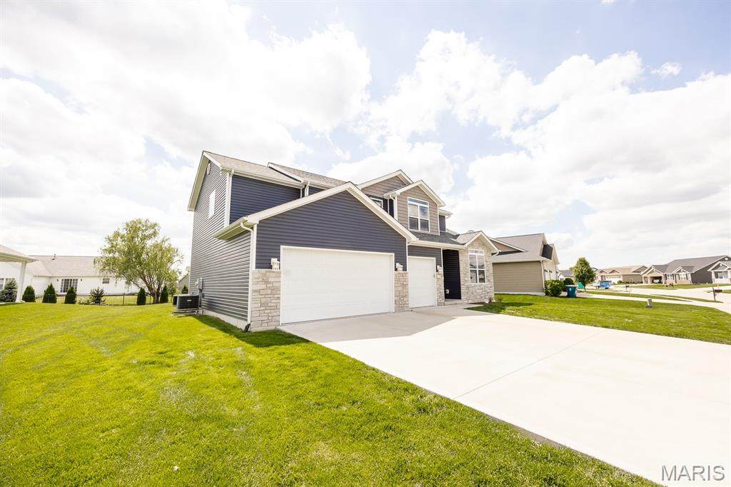 135 Reagan Drive - Photo 1
