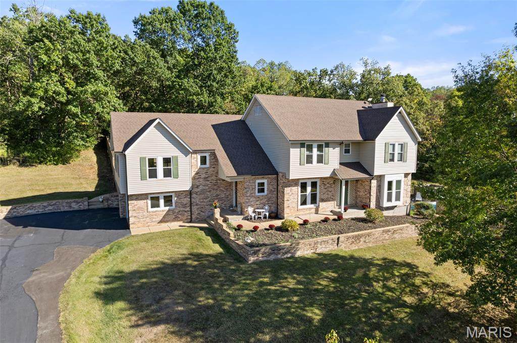 1102 Lakeview Drive - Photo 1