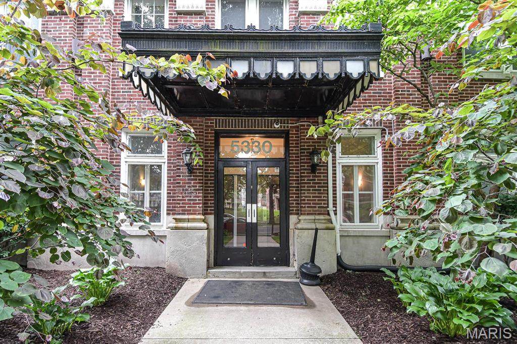 5330 Pershing Avenue - Photo 1