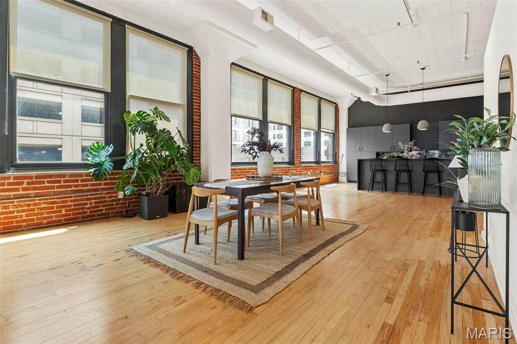 1010 Saint Charles - Photo 1