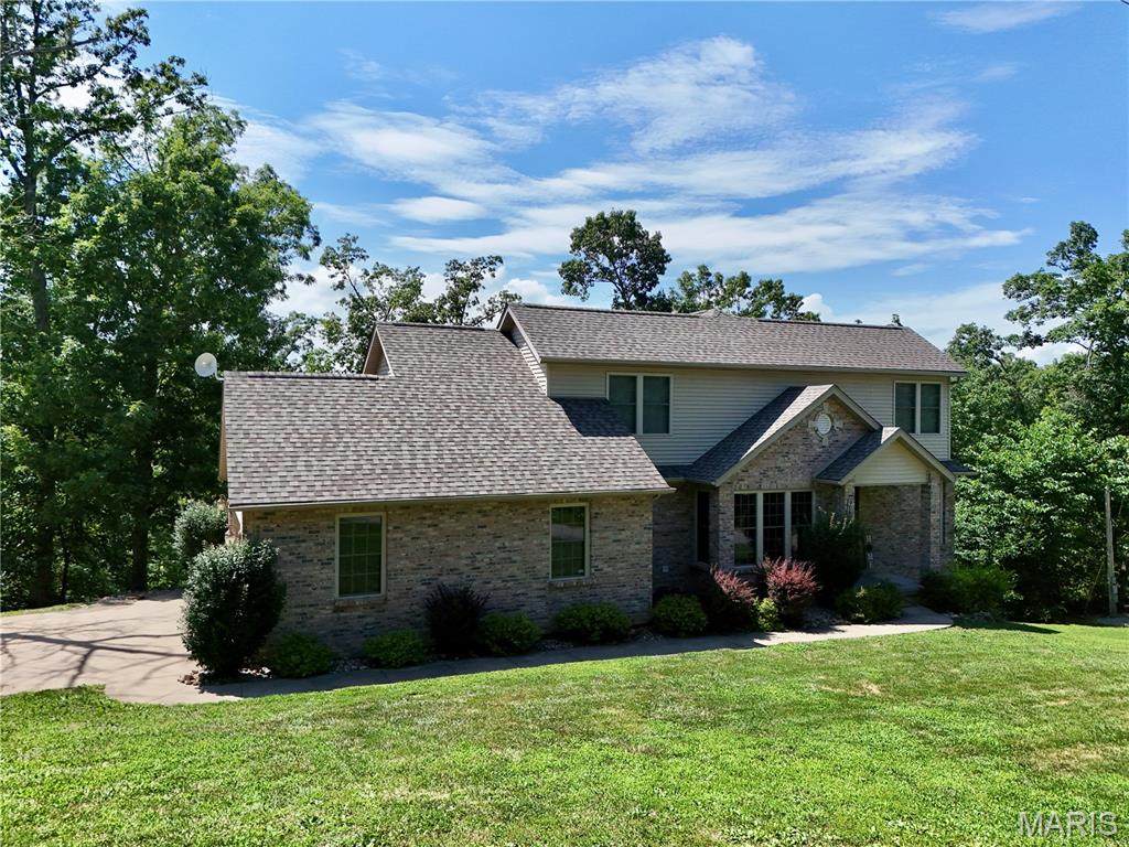 906 Lakeview Drive - Photo 1