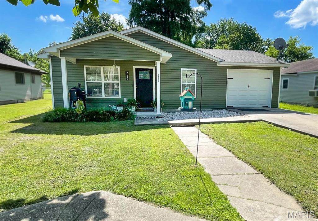 712 Oak Street - Photo 1