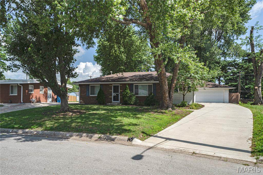 1639 Lindell Boulevard - Photo 1