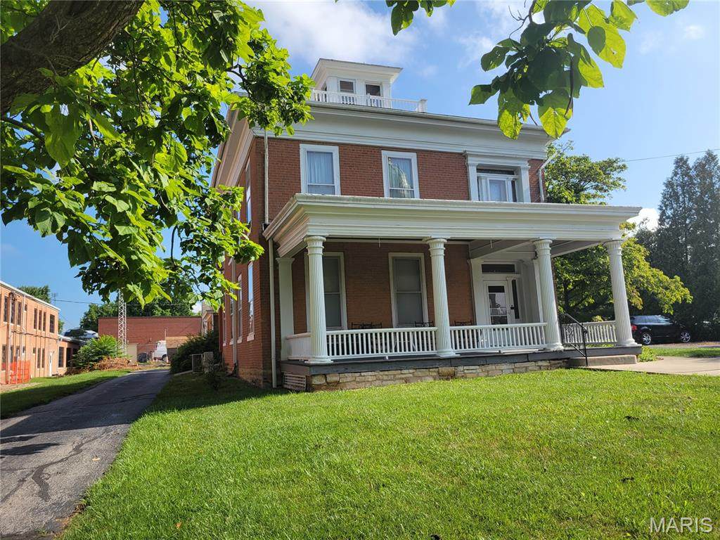 212 Main Street - Photo 1