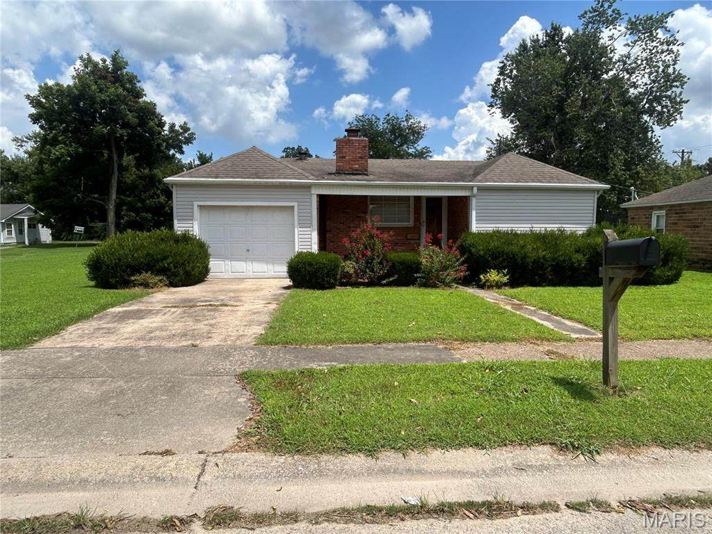 943 Grand Avenue - Photo 1