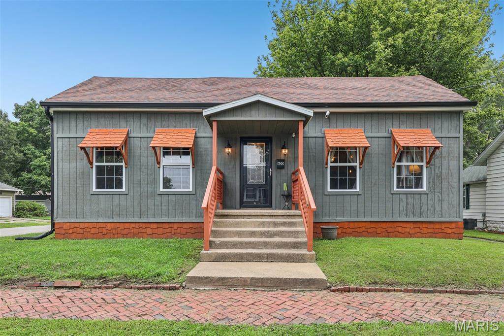 620 Jackson St - Photo 1