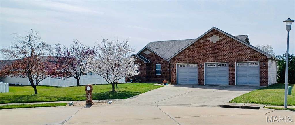 220 Sarah Court - Photo 1