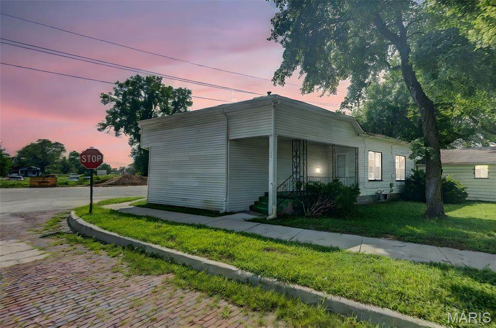 351 26th Street - Photo 1
