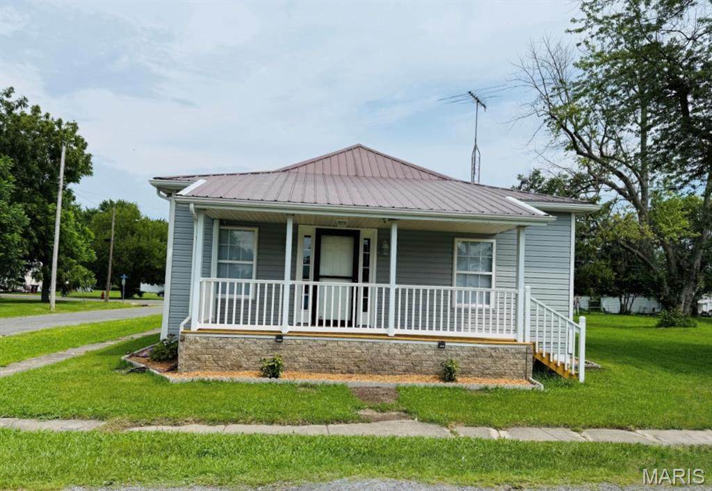 100 School Street - Photo 1