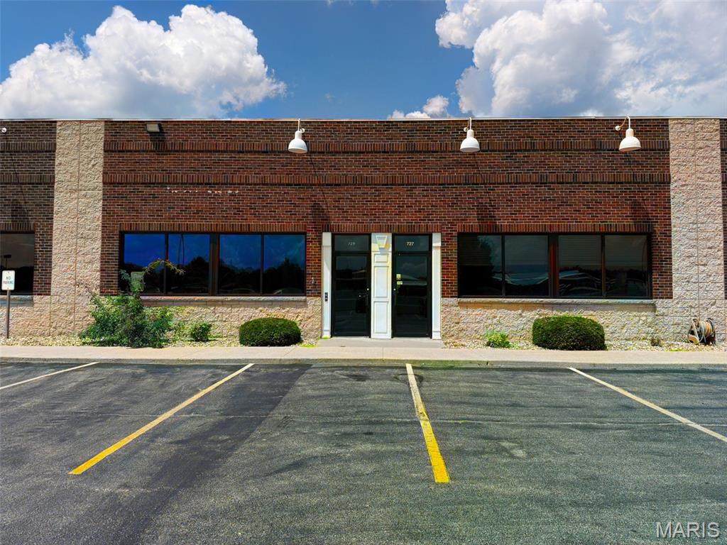 729 Springfield - Photo 1