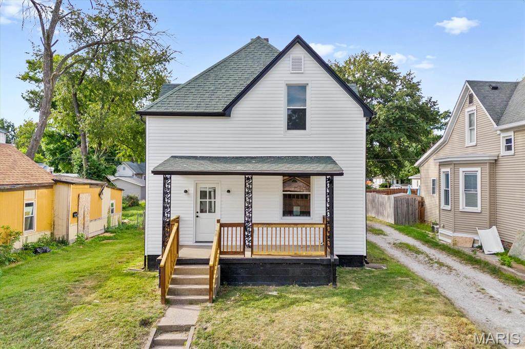 421 20th Street - Photo 1