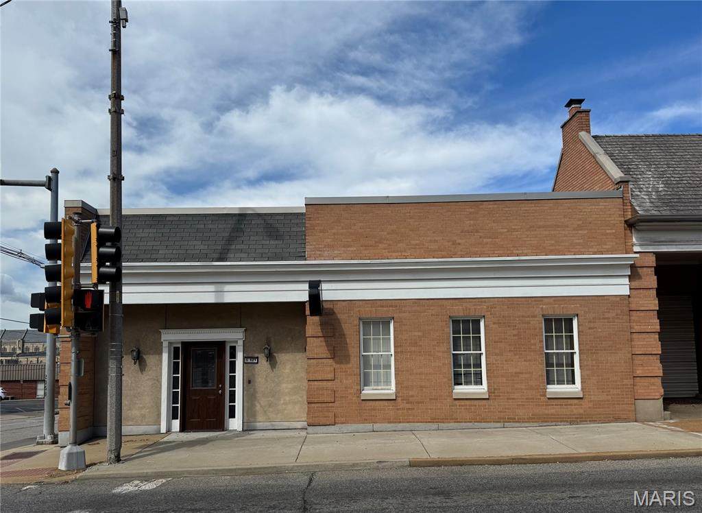 121 Illinois Street - Photo 1