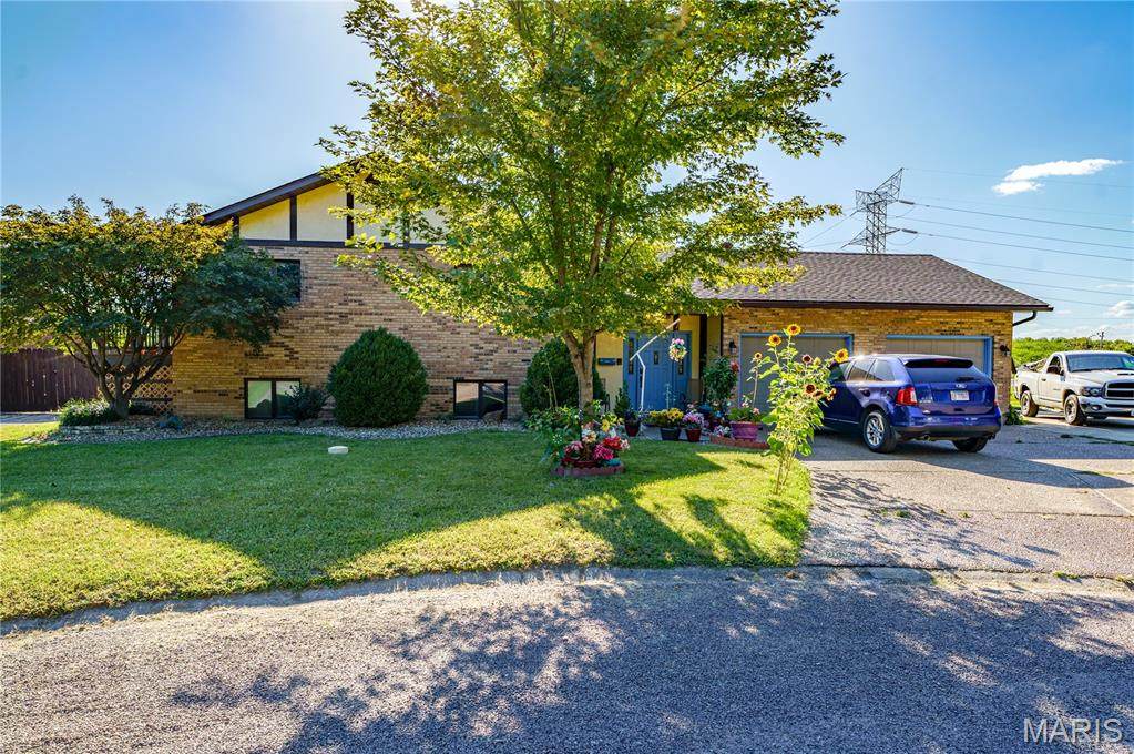 136 Donna Drive - Photo 1