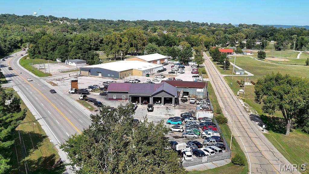 888 Commercial Boulevard - Photo 1