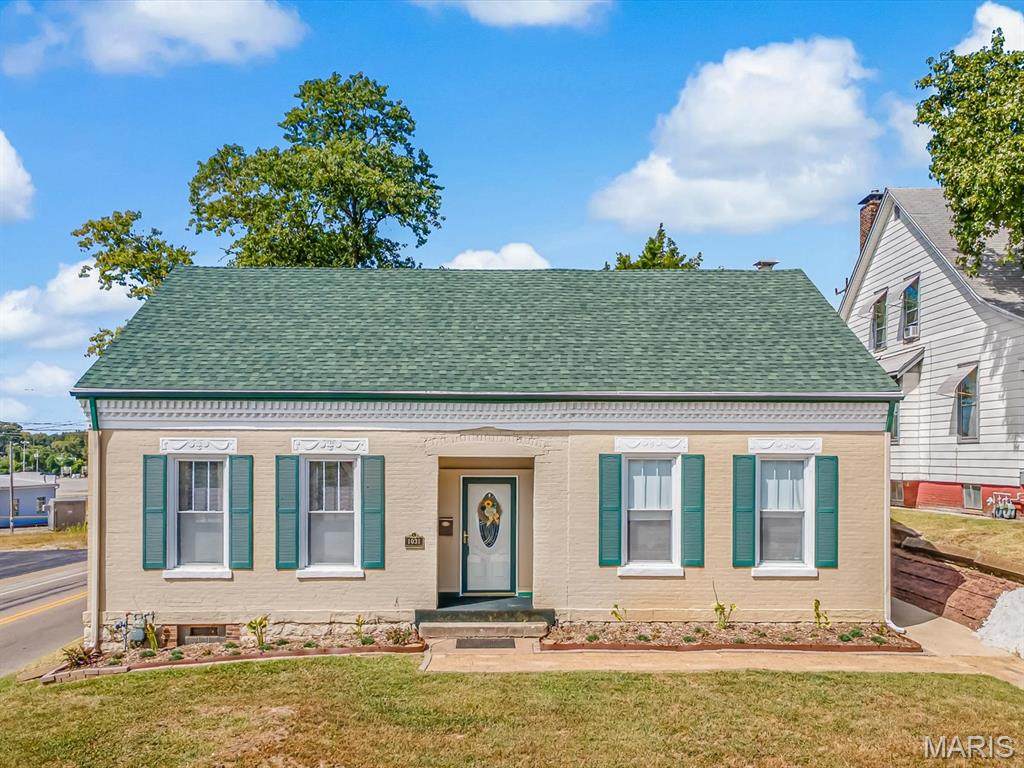 1031 Charles Street - Photo 1