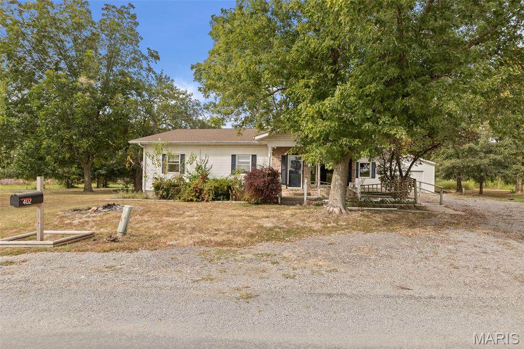 402 Hetherington - Photo 1