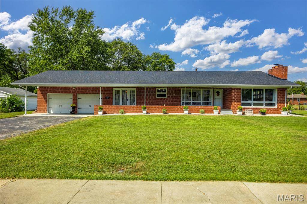 1107 6th Street - Photo 1