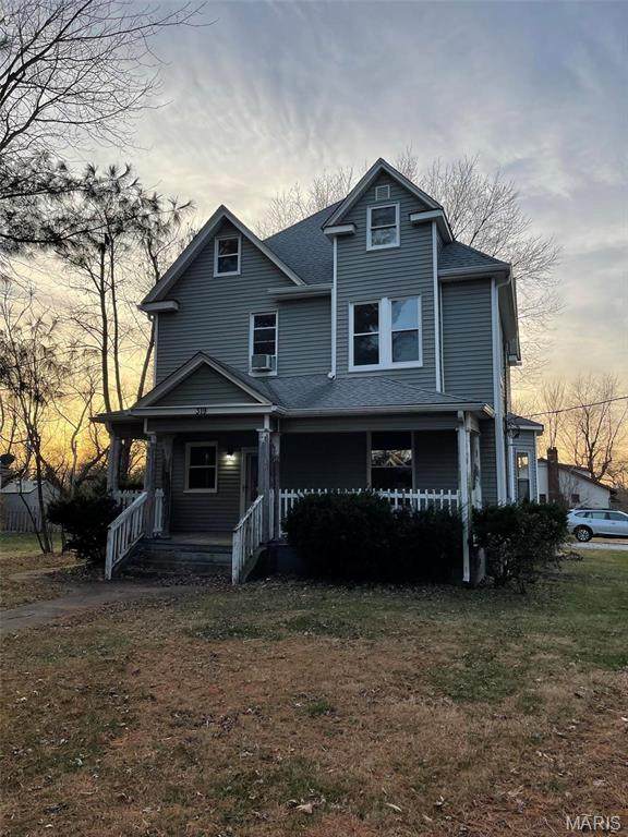 319 Hesperia Street - Photo 1