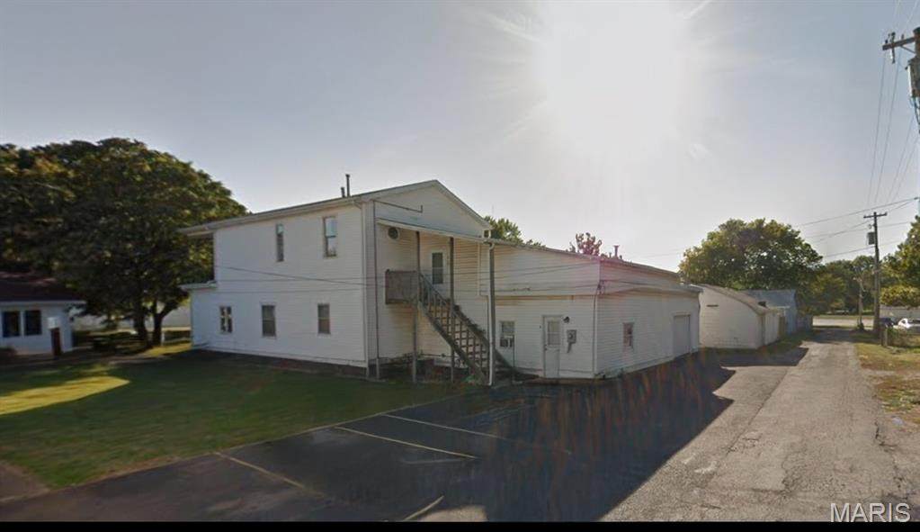 209 E Belle Ave - Photo 1