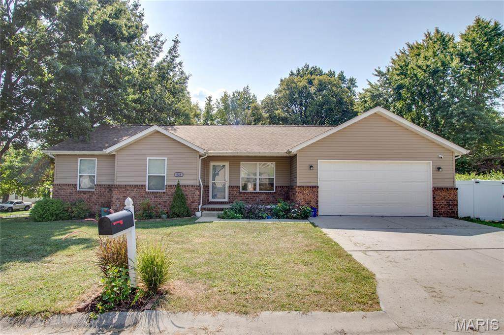 629 School Avenue - Photo 1