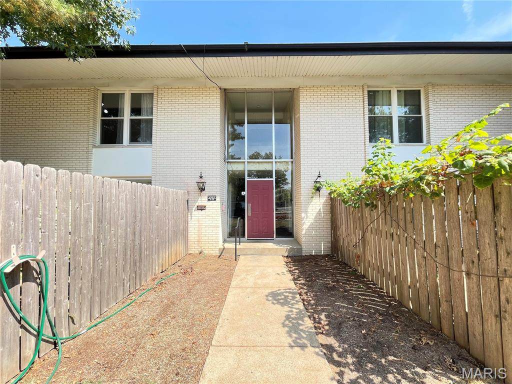 10469 Briarbend Drive - Photo 1