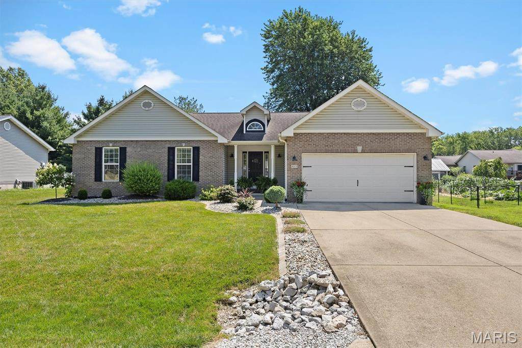 405 Westview Drive - Photo 1