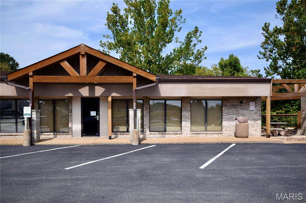 7095 Metropolitan Boulevard - Photo 1