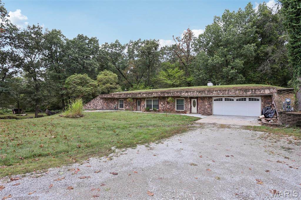 141 Lakecrest Lane - Photo 1