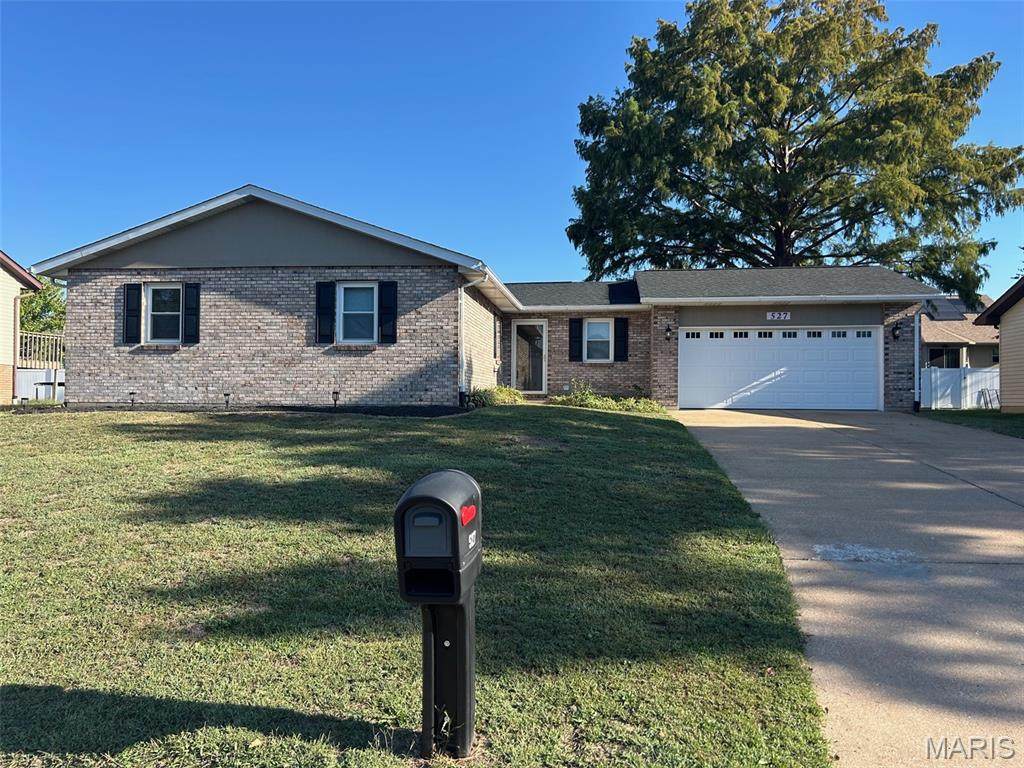 527 Fairfax Drive - Photo 1