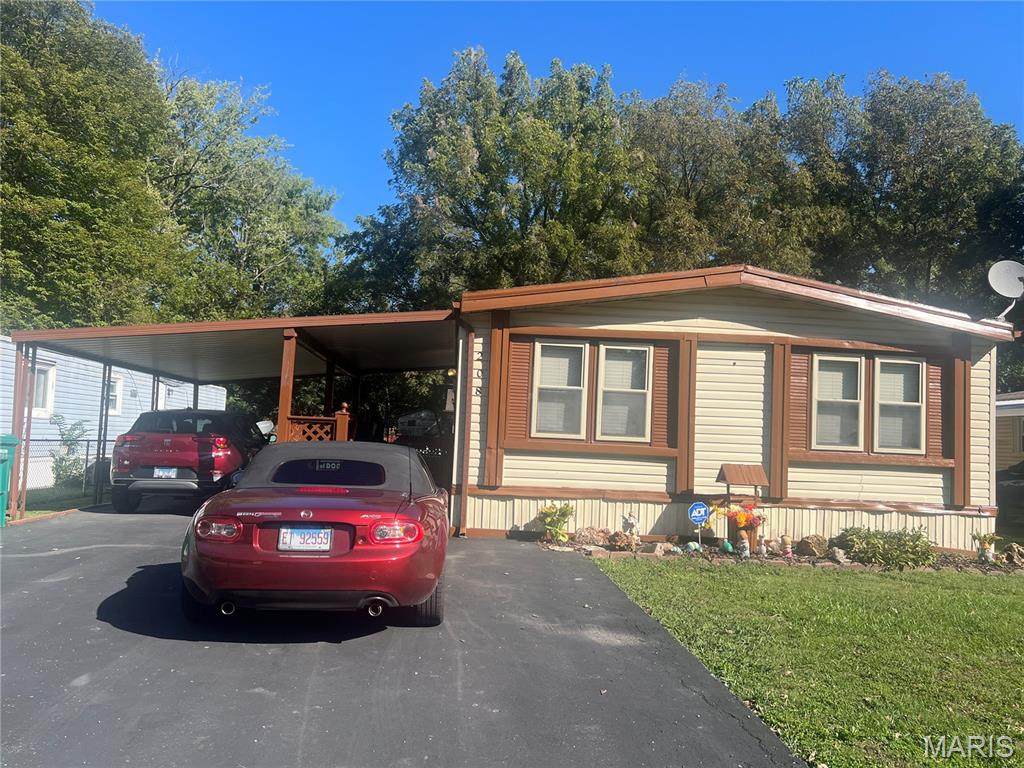 208 Ellen Lane - Photo 1
