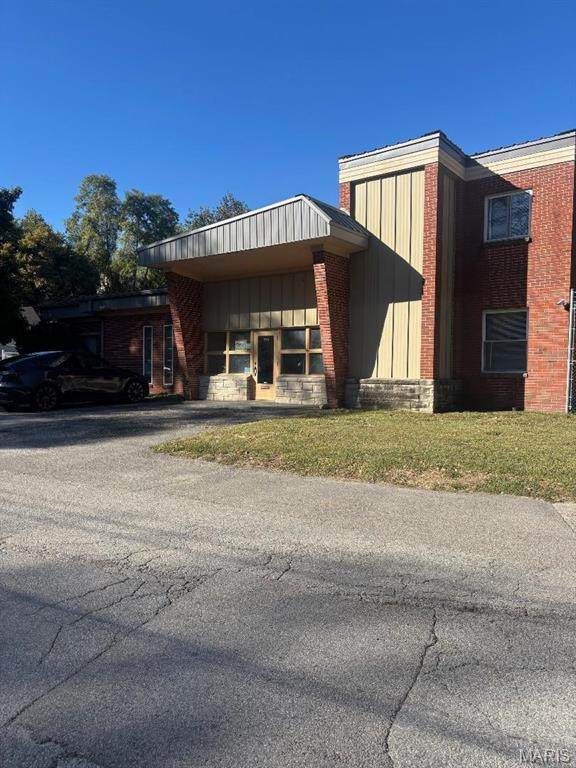 735 Park Drive - Photo 1