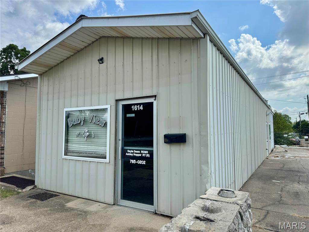 1614 Broadway Street - Photo 1