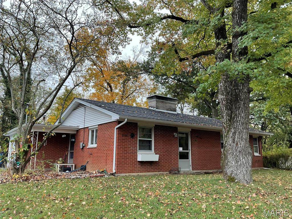 2131 Hill Crest Dr - Photo 1