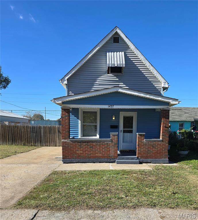 1437 Grand Avenue - Photo 1