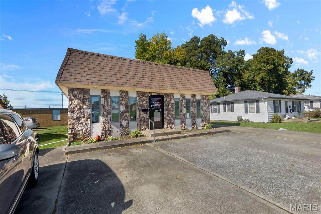 225 Clark Avenue - Photo 1