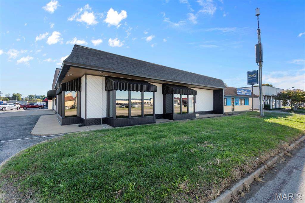 205 Plaza Way - Photo 1