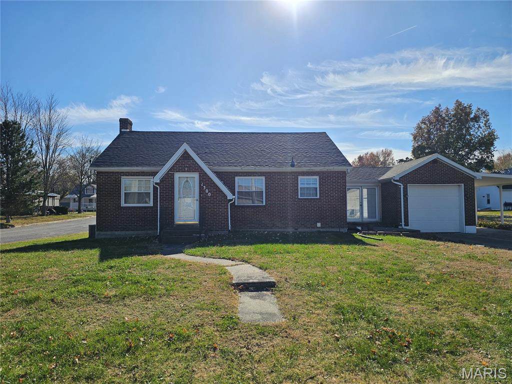 1300 Tower Street - Photo 1